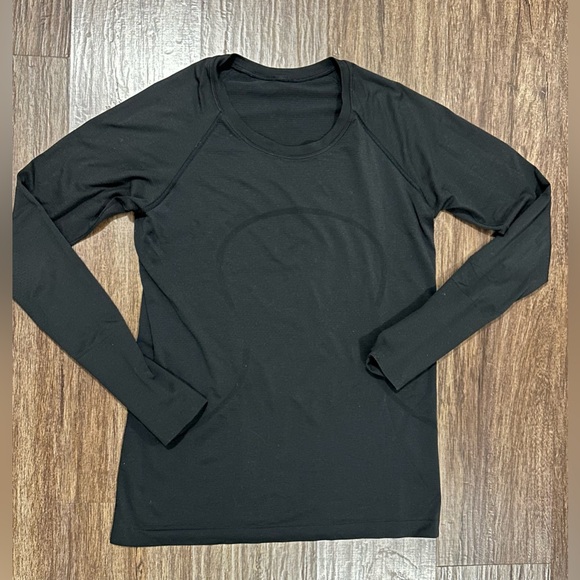 Lululemon Swiftly Tech Long-Sleeve Shirt in Black. Size 10 - Picture 5 of 13